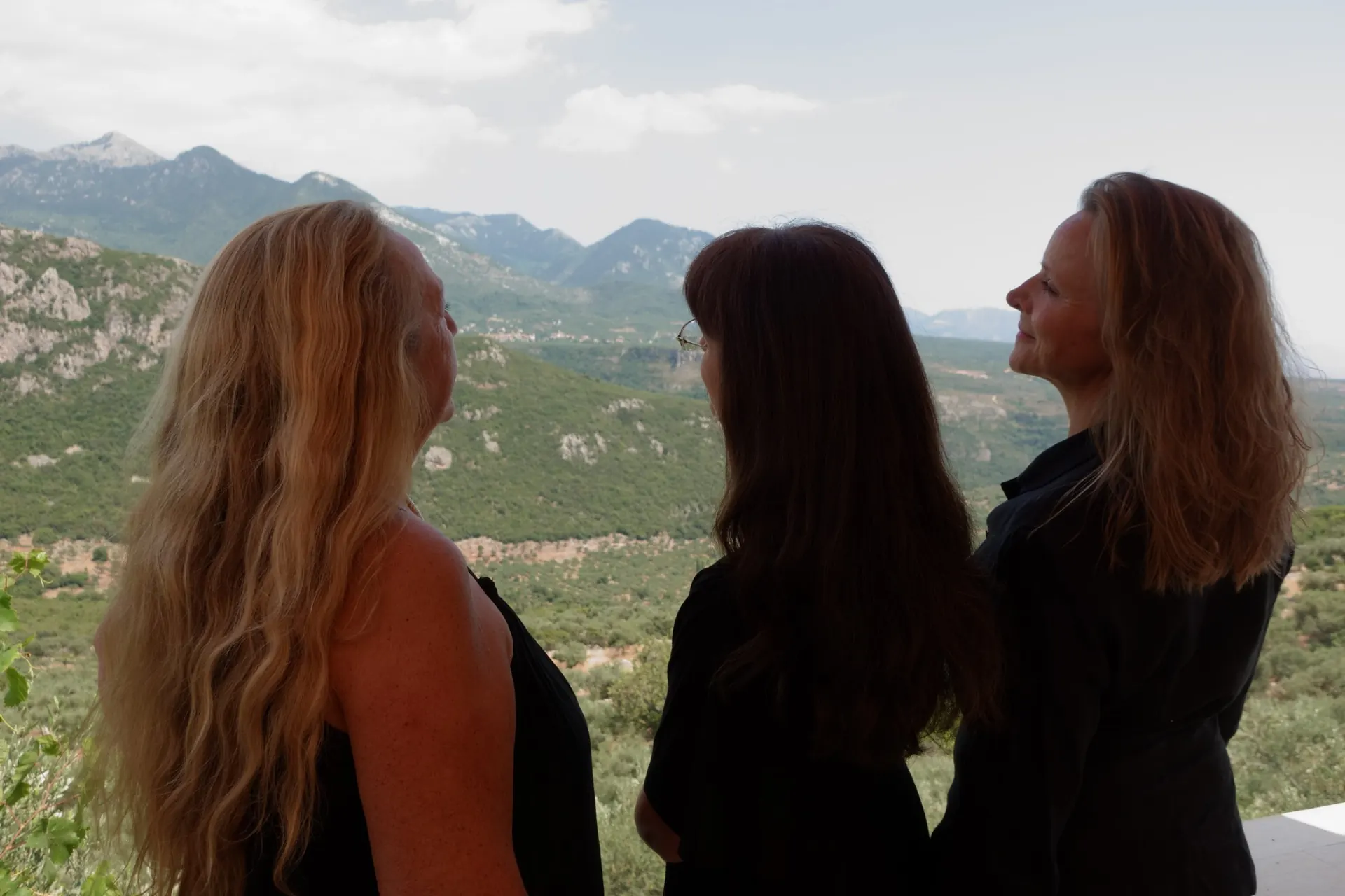 Katja Brandl, Katalin Kertész and Siso Hagen looking out over a mountain landscape
