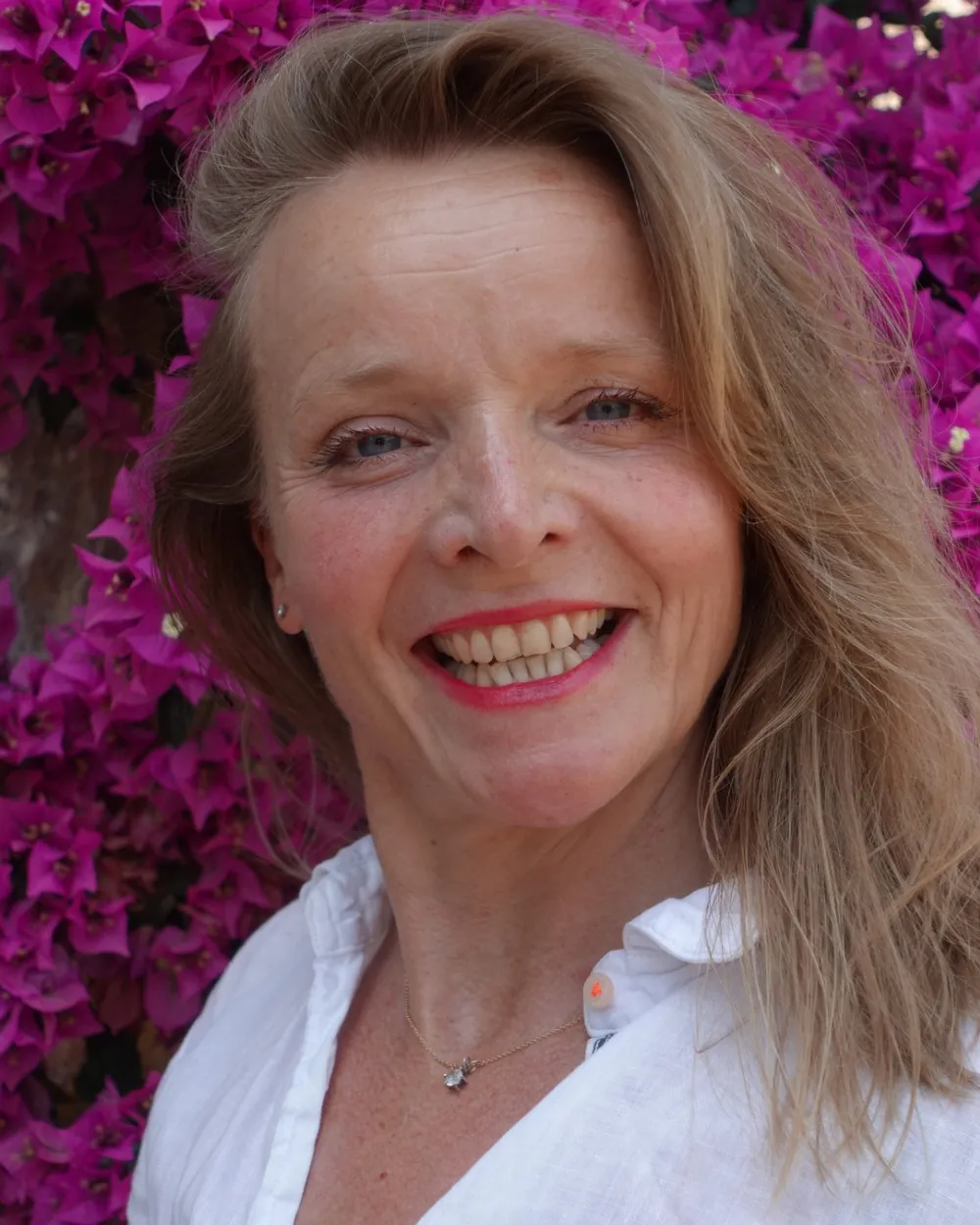Portrait of singer Siso Hagen in front of flowering bougainvillea
